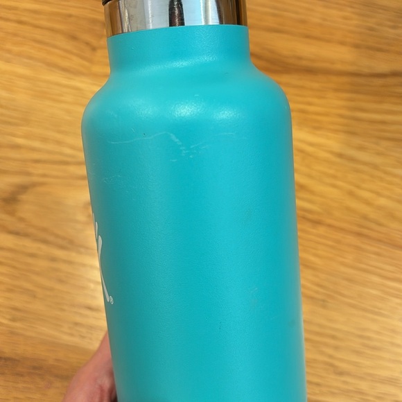 Tiffany Blue 24oz Hydroflask - Picture 2 of 4